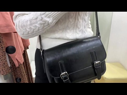 ❤️ 試着室でディルドを使った若い雌犬フェラルベリーの公開オナニー ️ ポルノfb ❌️❤