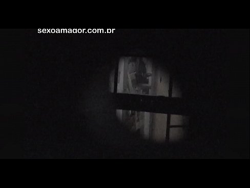 ❤️ ブロンドが空洞のレンガの後ろに隠れた近所の盗撮犯に密かにビデオ撮影される ️ ポルノfb ❌️❤